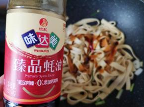 加入味达美臻品蚝油。