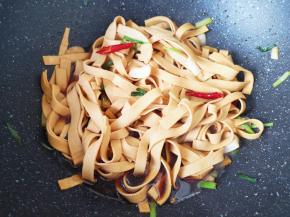 加入少许开水。