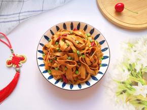 出锅撒上葱花。