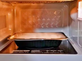 微饺子放入波炉加热4分钟。
