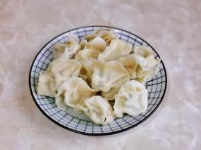 取出装盘备用。