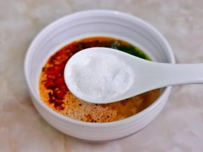 加入盐，白糖。