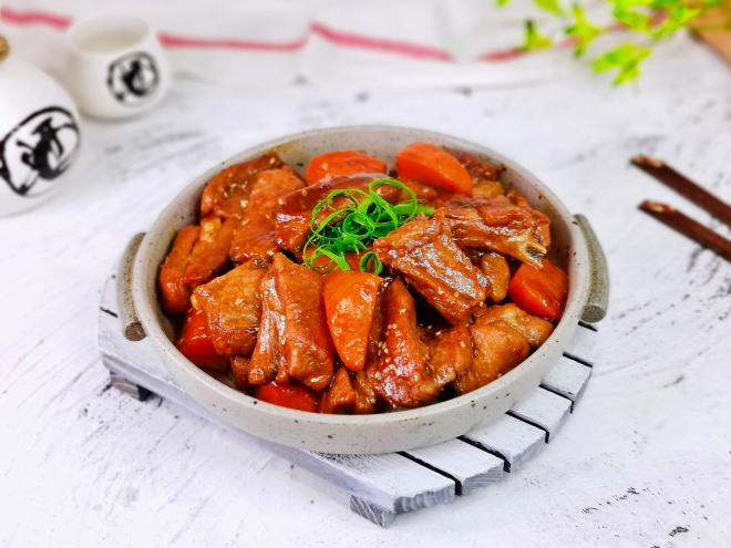 胡萝卜焖排骨