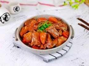 盛出装盘，撒上葱丝。