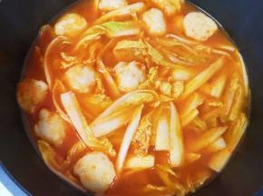 将娃娃菜煮软。