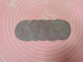 五张面片一组排列好。