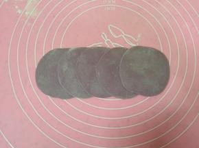 五张面片一组排列好。