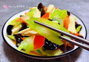 西芹入口超级爽口好吃极了