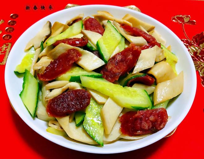 腊肠黄瓜炒杏鲍菇