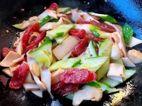 炒至杏鲍菇黄瓜完全入味即可出锅享用
