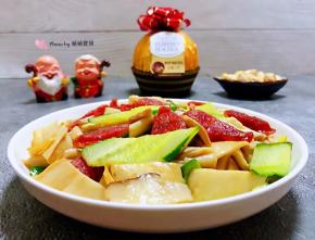 腊肠黄瓜炒杏鲍菇是过年宴客必备的拿手好菜