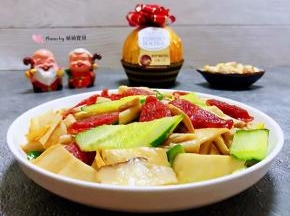 腊肠黄瓜炒杏鲍菇是过年宴客必备的拿手好菜