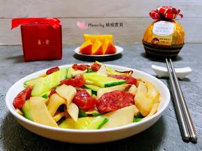 腊肠黄瓜炒杏鲍菇是一道营养丰富的经典小炒