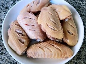 处理好的鸡翅沥干水份备用