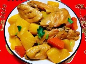 
 过年宴客土豆胡萝卜炖鸡翅也是宴客必备的拿手好菜
