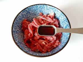 加上生抽一勺。