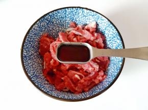 加上蚝油一勺。