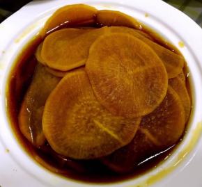 腌制入味的白萝卜刚从冰箱取出打开保鲜膜就闻到香浓的味道