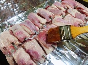 每一串羊排反正面均匀的油