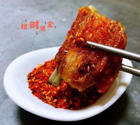 羊排蘸着烧烤干料吃那就是完美