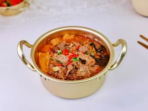 盛出装入碗中，撒上葱花，小米辣即可食用。