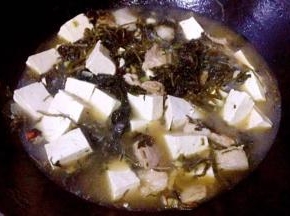 放入豆腐大火开始炖起来