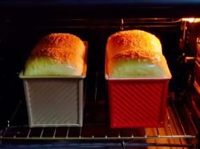 注意观察颜色，发现上色后立即加盖一张锡纸，图中约10分钟左右的状态，加盖了锡纸。