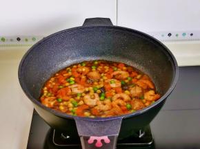 加入十三香，1汤勺水大火收汁。