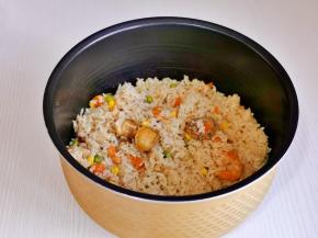 喷香喷香的海鲜焖饭出锅啦！