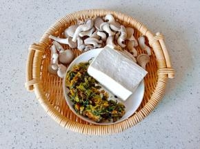 雪菜是家里腌制的，特别香。