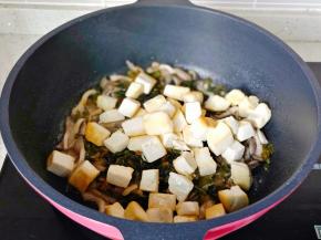 加煎好的豆腐块。