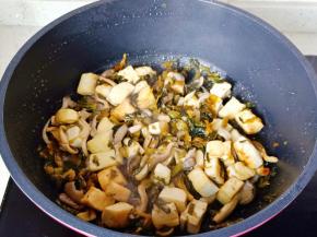 大火翻炒均匀即可。