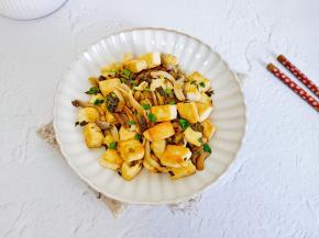 下饭菜来了，由于雪菜是咸的，就不用另外加盐了。