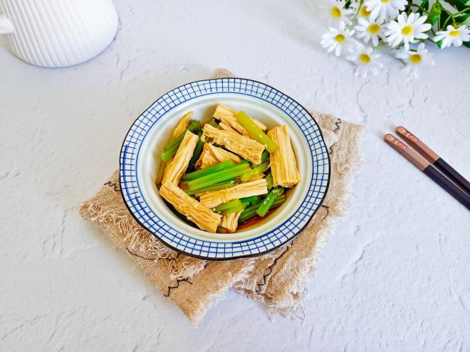 腐竹拌芹菜