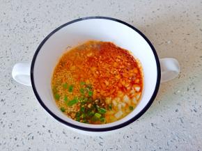 淋入少许的热油。