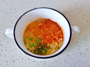 淋入少许的热油。