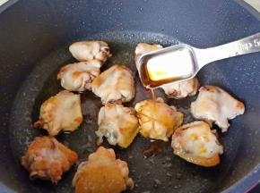 加入料酒两勺。