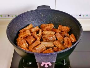 小火翻炒均匀。