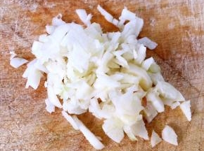 蒜切成碎末备用