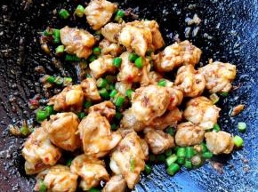 最后放入盐和味精翻炒均匀入味即可