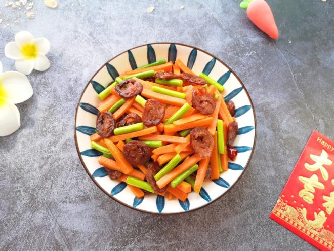 胡萝卜炒腊肠