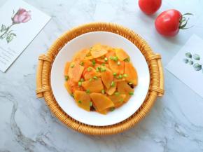 出锅撒上葱花。