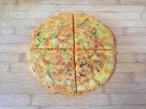 取出放在案板上，切开即可食用。