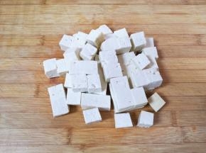 冲洗一下切成小块。