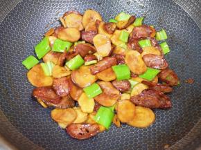 翻炒至断生即可！