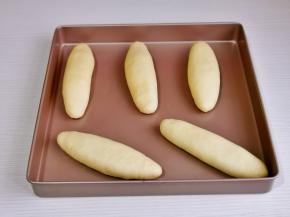 依次做好，放入烤盘中进行二次发酵。