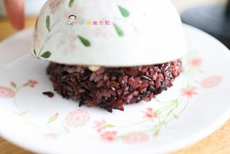 那以后稍微冷一点就可以脱模，摆出造型就完成了。