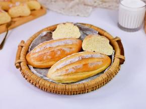 取出振几下烤盘，面包晾凉即可食用。