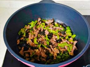 加上少许食盐调味，即可出锅！