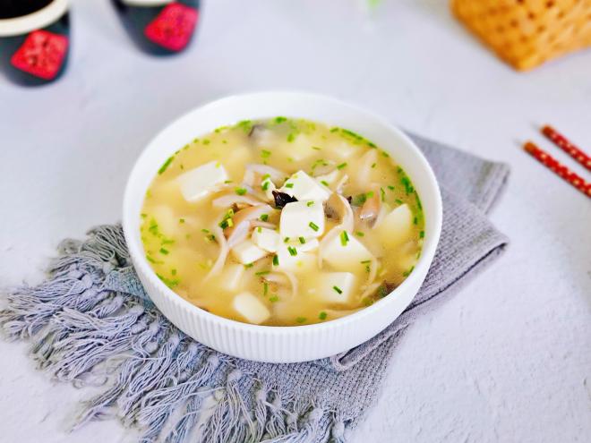 平菇豆腐肉丝汤